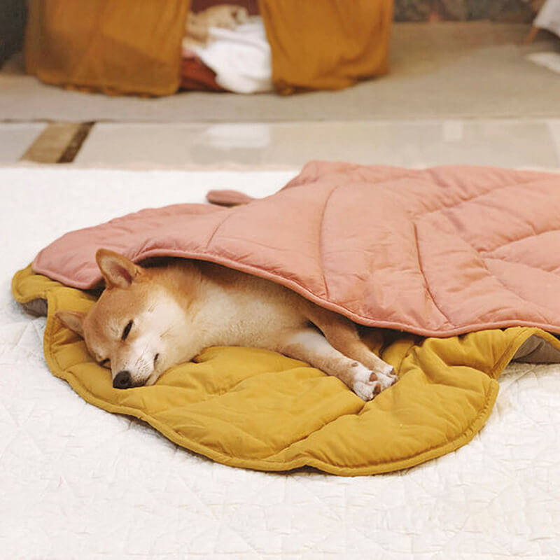 Leaf-Shaped Dog Blanket and Couch Mat, Machine Washable