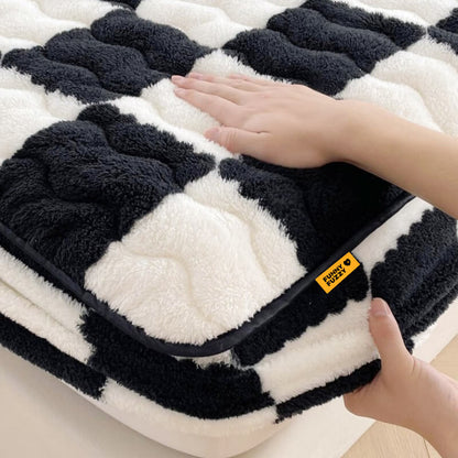 Checkered Milk Velvet Fitted Mattress Cover with Elastic Band