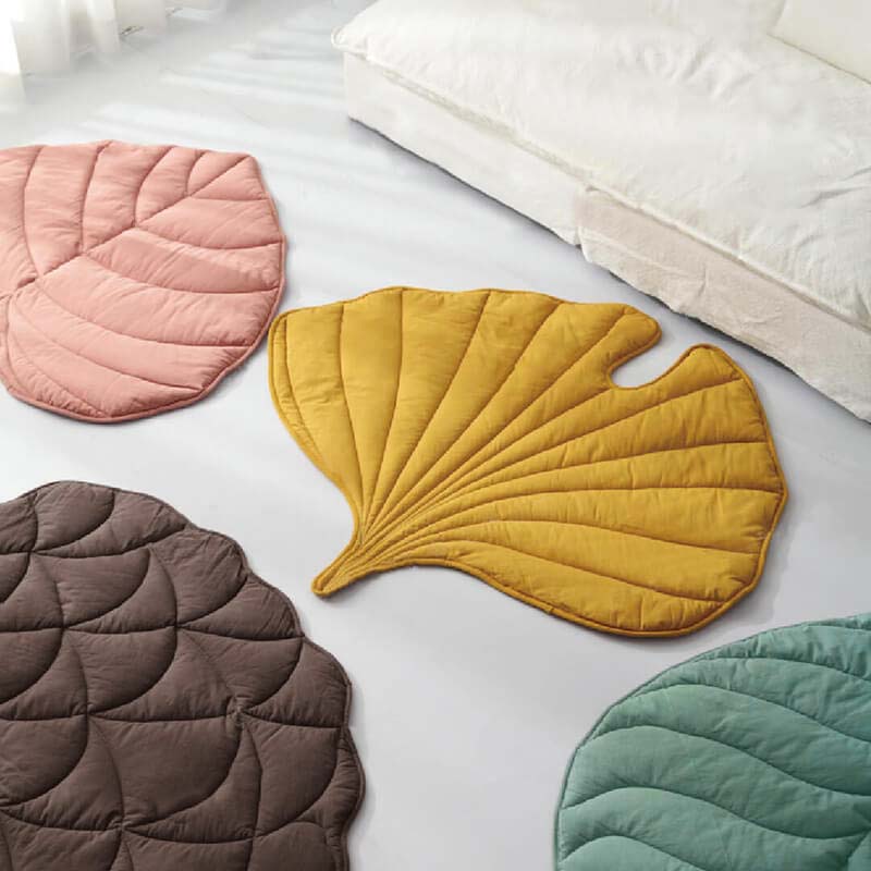 Leaf-Shaped Dog Blanket and Couch Mat, Machine Washable